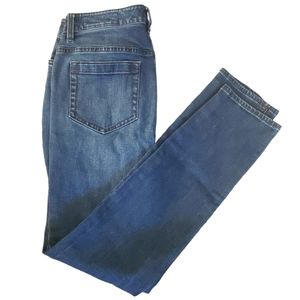 Two by Vince Camuto size 28 slim leg jeans with patch pockets zipper fly